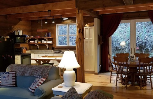 Maynardville House | Nauti & Nice @ Norris - a copious cozy cabin on the cove