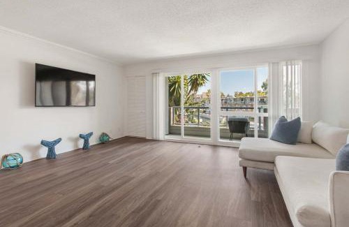 Marina del Rey Apartment | Nautical Nest - Walkable Waterfront Stay