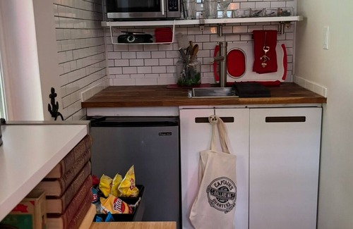 Whittier Heights Apartment | Nautical Theme, Clean, Romantic, Fire Pit, 420 & small pet friendly,near dining