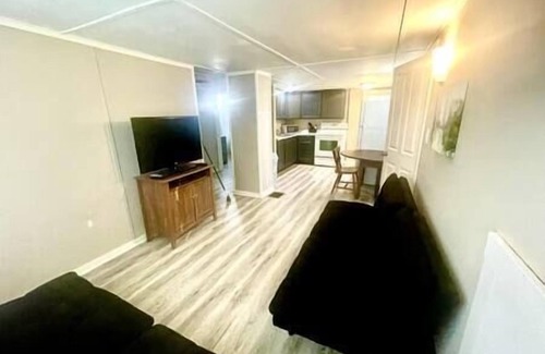 Hamilton House | Nauvoo Area Arts and Crafts Upstairs Apt. Sleeps 6