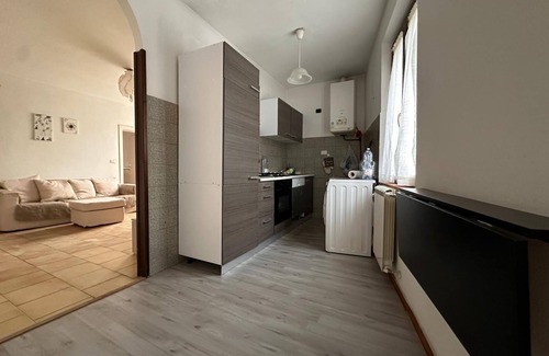Cascina Apartment | Navacchio, Appartamento a 5 Minuti a Piedi Dalla Stazione del Treno e bus