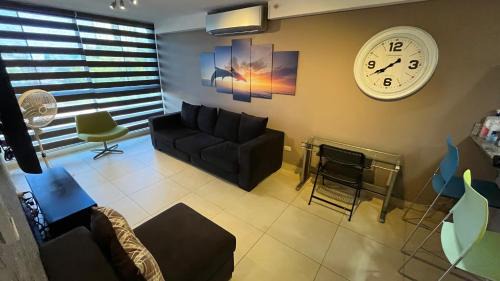 Panama City Apartment | Navona Towers Amplio Apart, Dos Noches minimo, para 4 personas lo mejor de Panamá