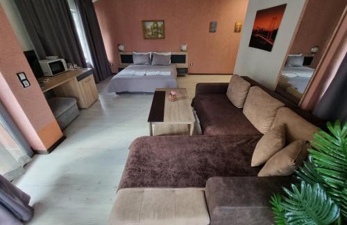 Madan Hotel | NAYS