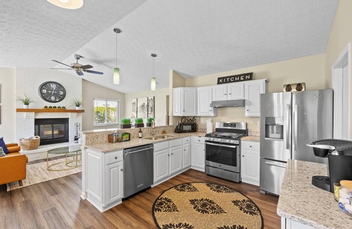 Kilbourne House | nClose to Zoo, Bridge Park+Dogs ok+Big Yard+Family itemsn