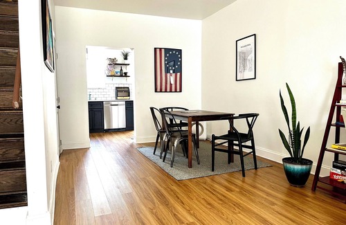 South Philadelphia House | nCozy South Philly Home 2BR near Passyunk Ave, Citizens Bank Park, The Linc, FDR