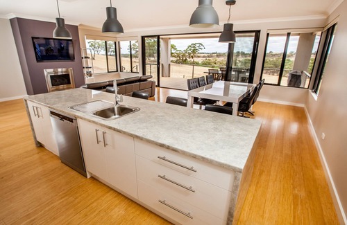 Emu Flat Villa | Neagles Retreat Villas