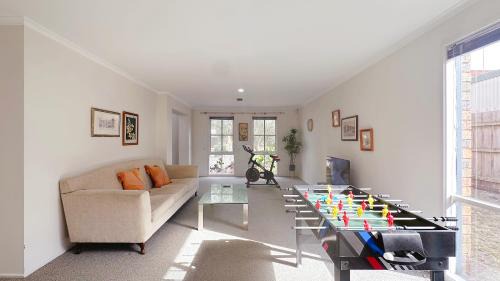 Hillside House | Near Airport and Easy to Melbourne CBD by GoodLive