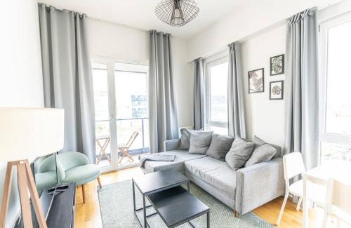 Kagithane Apartment | Near Airport Metro 1-bdr Apt Wi-fipoolgym