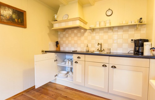 Koog aan de Zaan Apartment | Near Amsterdam, luxury guesthouse with kitchen, Jacuzzi and private Finnish sauna