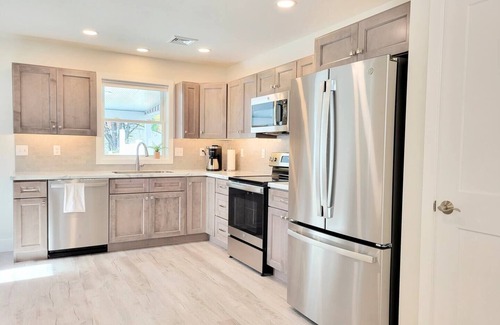 Lebanon House | Near Annville, Cornwall, Hershey, Lititz. Completely renovated. 30 day minimumnn