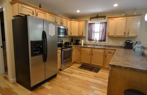 Fairview House | Near Asheville*Hot Tub* New Home*Mountain Views*family friendly*Fire pit