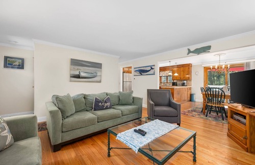 West Chatham House | Near Beach, bike trail, Central AC, WiFi, Private Neighborhood