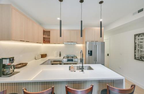 Arefth Apartment | Near Biotechs and MIT Cozy Condo with Fireplace