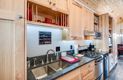 Toston House | Near Bozeman~ Modern Rustic Retreat~Private Guest House~on the Missouri River