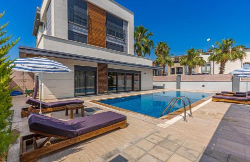 Kadriye Villa | NEAR BY THE LAND OF LEGENDs , 40 M2 PRİVATE POOL VİLLA BATİATUS