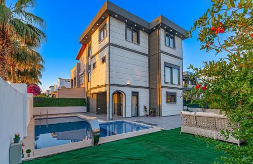 Kadriye Villa | NEAR BY THE LAND OF LEGENDs , PRİVATE POOL WİTH JAKUZZİ VİLLA MOON