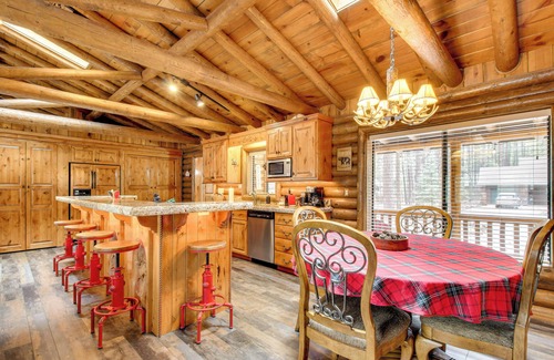 Pinetop Cabin | Near Fishing & Hiking: Pinetop Log Cabin w/Deck!