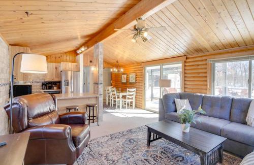 Breezy Point House | Near Golf and Pelican Lake Log Cabin with Deck!