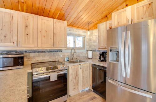 Breezy Point House | Near Golf and Pelican Lake Log Cabin with Deck!