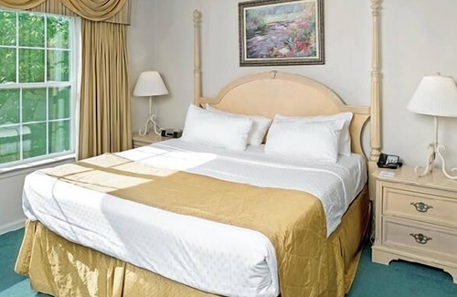 Berkeley Resort | Near Historic Williamsburg & Busch Gardens w/WiFi & Resort Pools