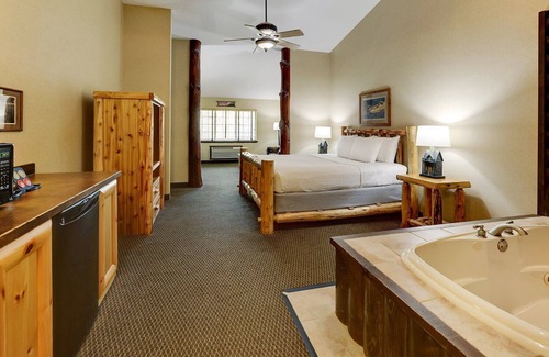 Johnston Hotel | Near I-35 Expanded King w/Whirlpool Cottage, Stoney Creek Des Moines | 2 Units