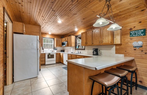 Marble Falls Cabin | near Jasper, secluded, close to Buffalo River, hiking, WIFI, Arcade game,