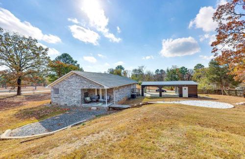 Russellville House | Near Lake Dardanelle Updated Home with Large Yard!