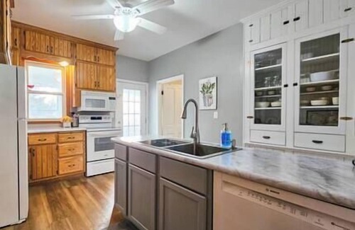 Winneconne House | Near lakes and restuarants