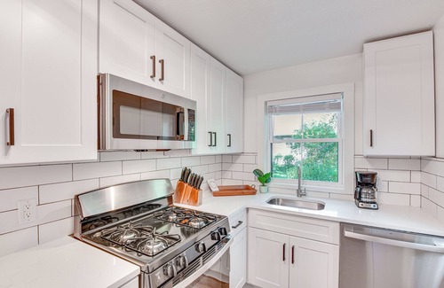 Near Northwest House | Near Notre Dame: Charming South Bend Home!