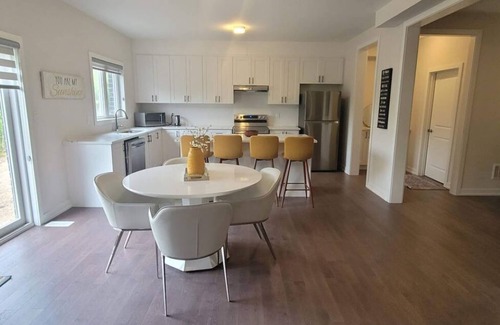 Simcoe House | Near Port Dover/Turkey Point Furnished 5BR House