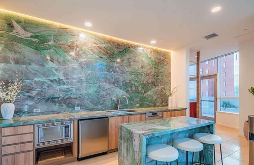 Downtown Phoenix Apartment | Near Rail Station | Balcony,Pool,Gym,W/D,Parking