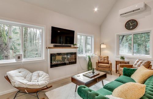 Longview Heights House | Near Rivers and Boating Home with Hot Tub in Longview