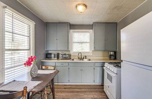 Lakeview Jefferson County Apartment | Near Sabine Lake: Pet-Friendly Apt in Port Arthur