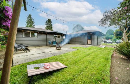 Carnation House | Near Snoqualmie River Pet-Friendly Gem, Fire Pit
