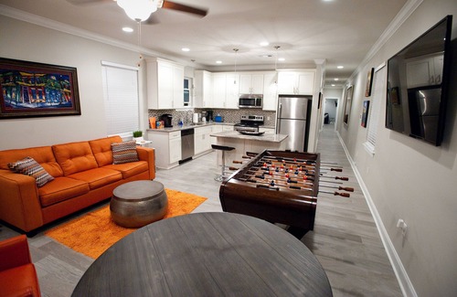 Tulane - Gravier House | NEAR STREETCAR LINE! NEW LOCATION! BOOK NOW! 5 minutes from FRENCH QUARTER!