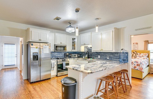 Surfside Beach House | Near Surfside Jetty County Park: Home w/Deck!