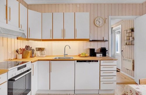 Store Kongsmark House | Near the sandy beach, this practical vacation home welcomes you.