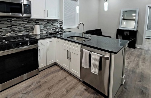 Union City Apartment | Near Times Square 15 Min, Stylish 2BR/2BA Private Apt,+ FREE PARKING +Amenities
