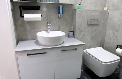 Gaziemir House | Near to Airport, peaceful quiet safe premium with private Ottoman garden etc..