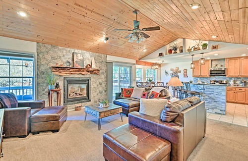 Pinetop Cottage | Near Trails, Lakes & Golf: Pinetop Home w/Deck