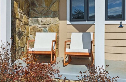 Haymarket House | Near Wineries w/ Private Hot Tub