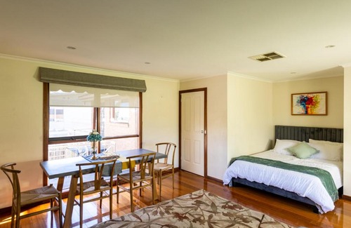 Mooroolbark House | Near Yarra Valley, Dandenong Ranges and Healesville Sanctuary House with Two beds