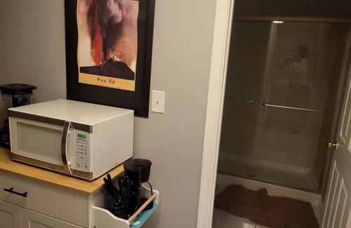 Milford Mill Apartment | Neat and Discreet-my cul-da-sac is where it's at!