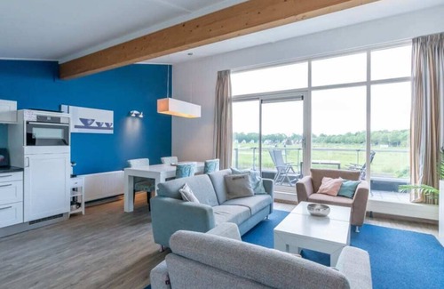 Oude-Tonge House | Neat island house with beautiful view and lovely roof terrace.