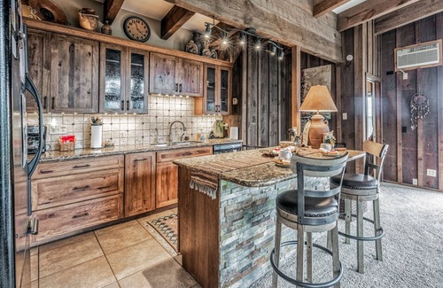 Alto Cabin | Neeley Mountain House | Amazing Views, Hot Tub!