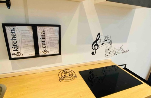 Quartieri Spagnoli Apartment | Neighborhood Sound - Apartment with terrace, for families and groups