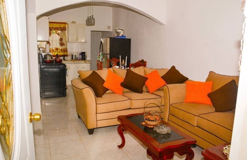 Black River House | Neke's Place Apartment #1 at 44 Allen Crescent