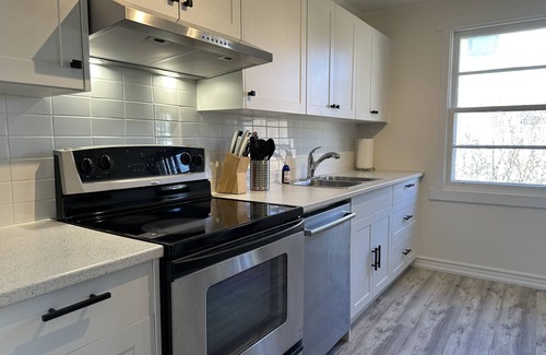 Old Town Historic District House | Nelles Cottage on the Park, Backs onto Park
