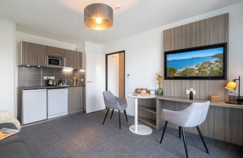 Saint Nicolas - Charles III - Ville vieille - Trois Maisons - Leopold Apartment | Nemea Appart Hotel Grand Cœur Nancy Centre