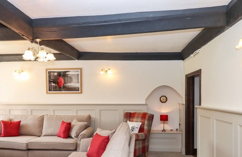 Compton Martin House | NEMPNETT FARMHOUSE, pet friendly, with hot tub in Blagdon